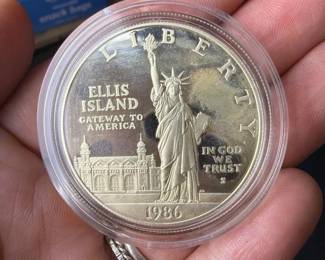 189 1986statueoflibertyellisislandcomm