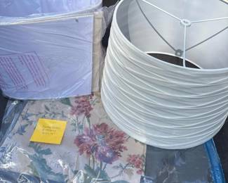 146 whitelinendrumlampshadeandfloralv