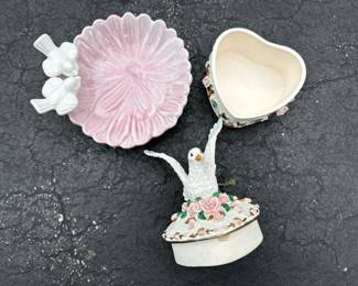 071 decorativeheartmusicboxandpinkcera