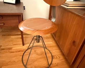 Ary Stalmobler adjustable stool
