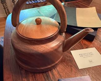 Wood teapot