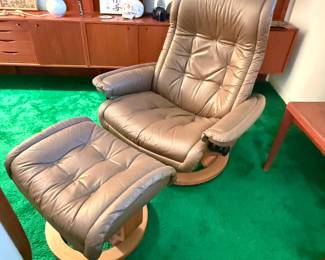 Korens leather chair & ottoman "Royal"
