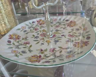 Single tier handled serving plate