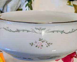 Sig Col Gravy Boat