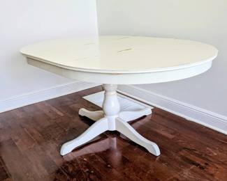 Table undressed