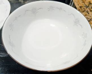 Noritake Casablanca serving bowl