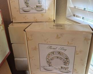 Epoch Floral Bay By Noritake Sevice For (4) in each box