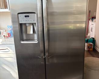 The GE 25.1 Cu. Ft. Fingerprint Resistant Side-By-Side Refrigerator (Model GSS25IYNFS) is a 36-inch freestanding refrigerator featuring an external water and ice dispenser