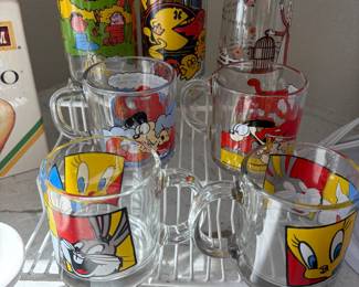 Vintage Snoopy, Buggs Bunny, Tweety, Pac Man and Peanuts Glassware 