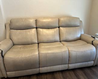 Beautiful Leather Recliner Sofa 