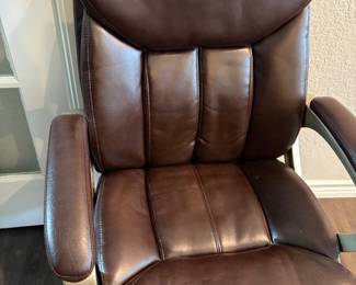 We have three very nice office chairs 