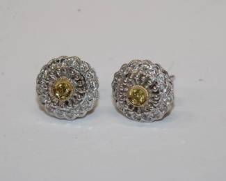 18KT wg diamond earring that features a center bezel set, yellow diaond set in yellow gold and surrounded by halo of round diamonds. Marked 18KT on back of earrings. Total weight of all 36 diammonds is approx. 1 CTW earrings are pierced post style and we
