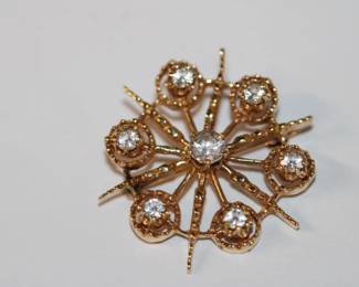 14kt yellow gold Star shaped Victorian Diamond Brooch approx 1/3ctw brilliant center diamond surrounded by 6 smaller diamonds, 1.25" diameter