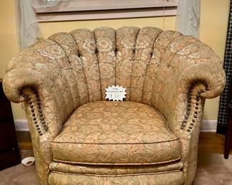 $120 Vintage Mid-Century Modern Clamshell Chair / Tub Chair