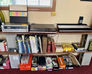 $400 Vintage Bang & Olufsen Beomaster 2400 stereo Receiver w/ Turntable (Record player), Remote, 2 Speakers. FREE CASSETTE TAPES
