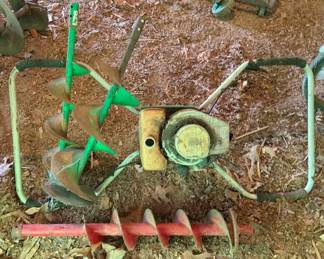 517 - Gas Powered Auger w/ extra bit - 22 x 42 x 24 (Description): Used as is electric/electronic/mechanical item. No guarantee all components, untested.