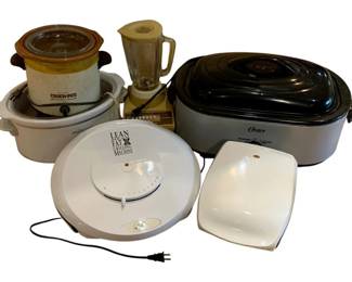 442 - Assorted Small Kitchen Appliances (Description): Used as is electric/electronic/mechanical item. No guarantee all components, untested.