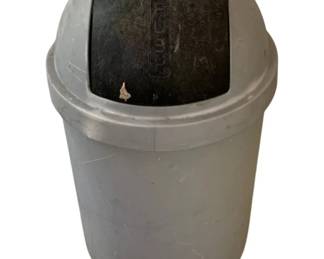 169 - Trash Can w/ lid - 23 x 12