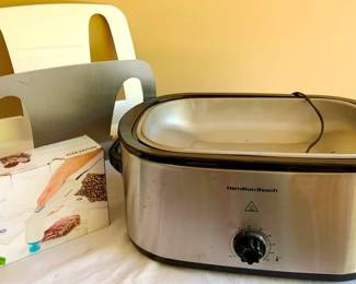 932 - Hamilton Beach Electric Roaster Oven & More (Description): Used as is electric/electronic/mechanical item. No guarantee all components, untested.