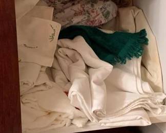 140 - 3 Shelf Lot of Assorted Linens
