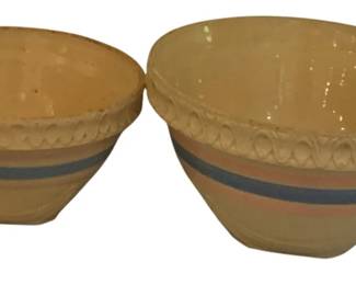 353 - 2 Vintage USA Pottery Mixing Bowls (Description): 6 x 10.5 - largest one