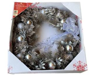 717 - 32" Prelit Shimmery Wreath in box