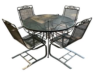 305 - 5pc Metal Mesh Patio Set (Description): Table - 28.5 x 48 Chairs - 38.5 x 36 x 24