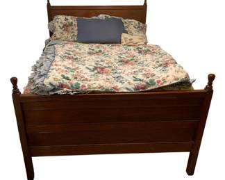 333 - Antique Full Size Bed w/ Bedding - 55.5 x 81 x 58