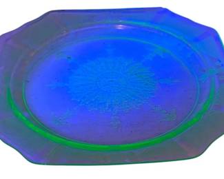 410 - Uranium Glass Plate - 9.5
