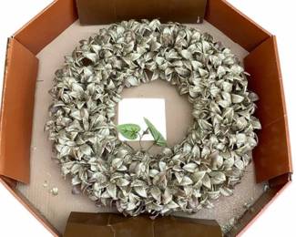 719 - Wreath - 18" round