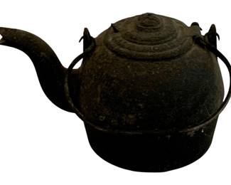486 - Cast Iron Kettle - 7 x 11 x 8.5