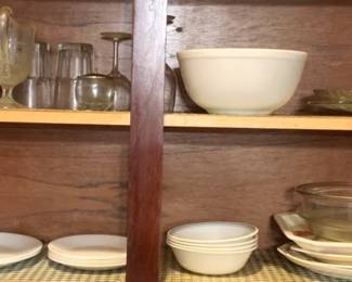 441 - Cabinet Lot - 2 Shelves