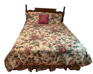 218 - Full Size Bed w/ Bedding - 48 x 83 x 62