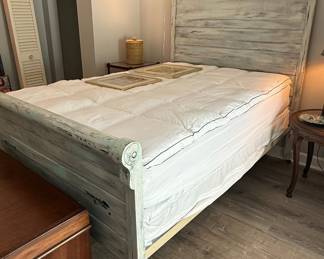 Willowton Whitewash Full Size Sleigh Bed | Ashley