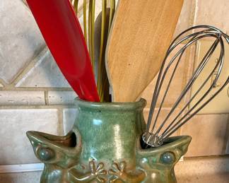 Majolica Style Frog Utensil Crock