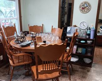 Oak Table & 6 chairs 2 are captain leaf in the garage