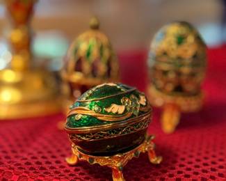 Egg-shaped Enamel Eggs