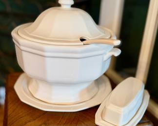Vintage Pfaltzgraff Heritage White Service 