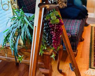 Vitner Wine Bottle Opener on Tripod