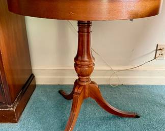 Traditional Drum Table in the Duncan/Phyfe style