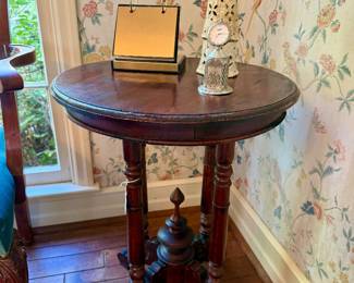 Gorgeous Victorian-style side table with ornately turned central pedestal