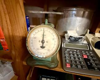 Super cool old scale