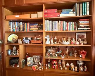 Figurines, decor and books