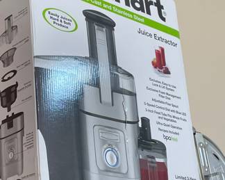 New in box Cuisinart Juicer
