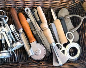 Assorted utensils