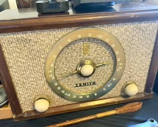 Vintage Zenith tube radio