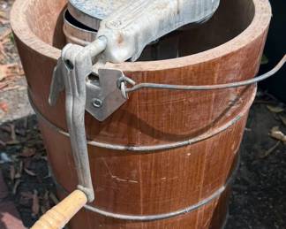 Ice cream churn