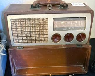 Vintage Montgomery Ward airline tube radio