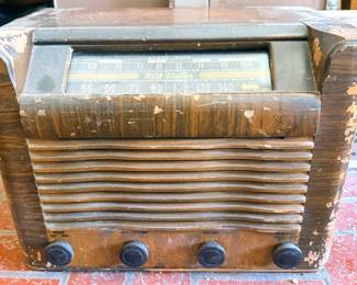1940s RCA Victor tube radio