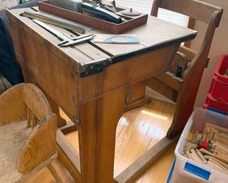 "Old school" school desk